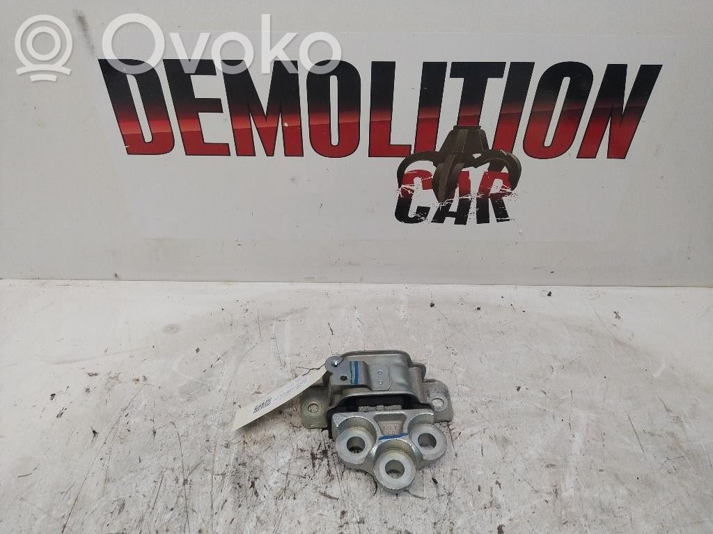 Engine mounting bracket   52083500,52083500,940B7000