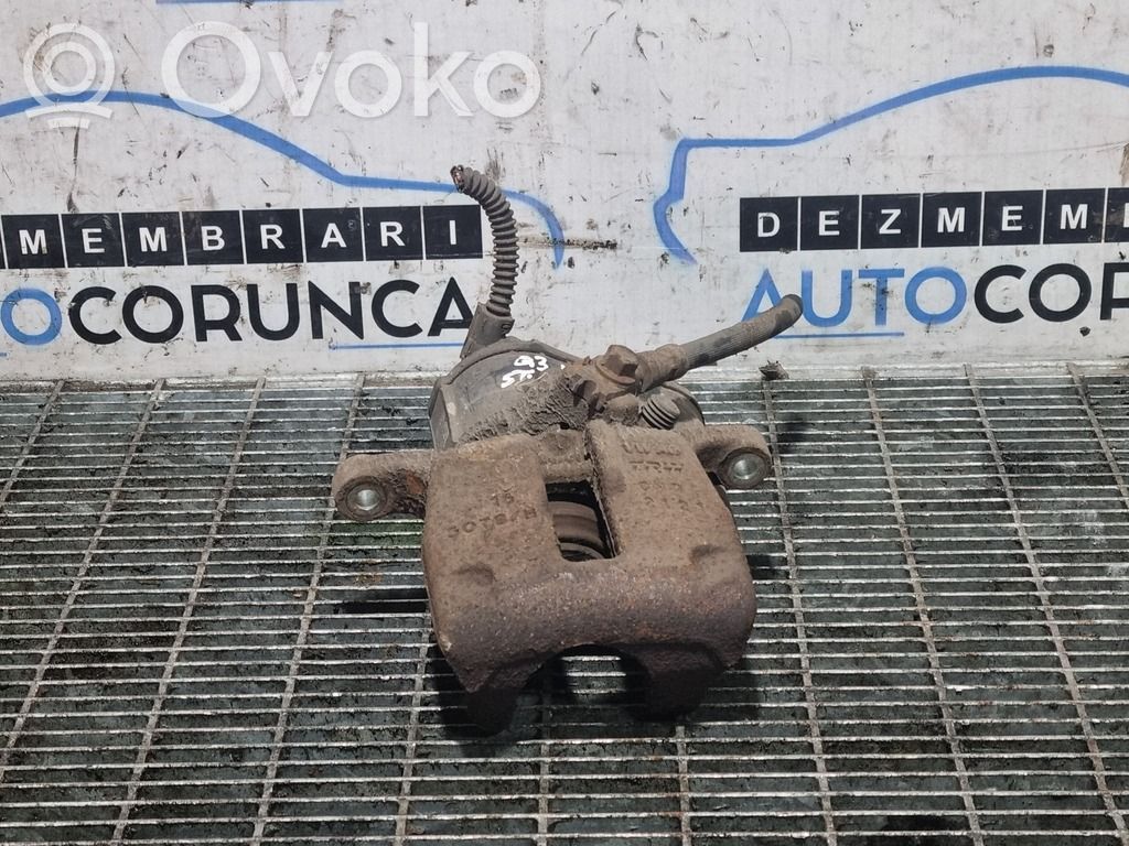 Audi Q3 8U Tylny zacisk hamulcowy 