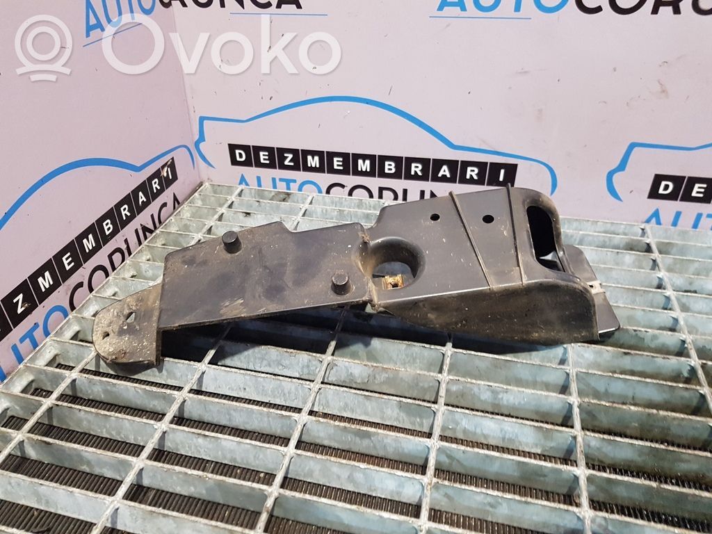 Rear bumper mounting bracket