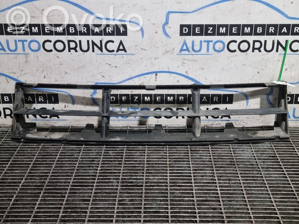 Front bumper splitter molding   7005964