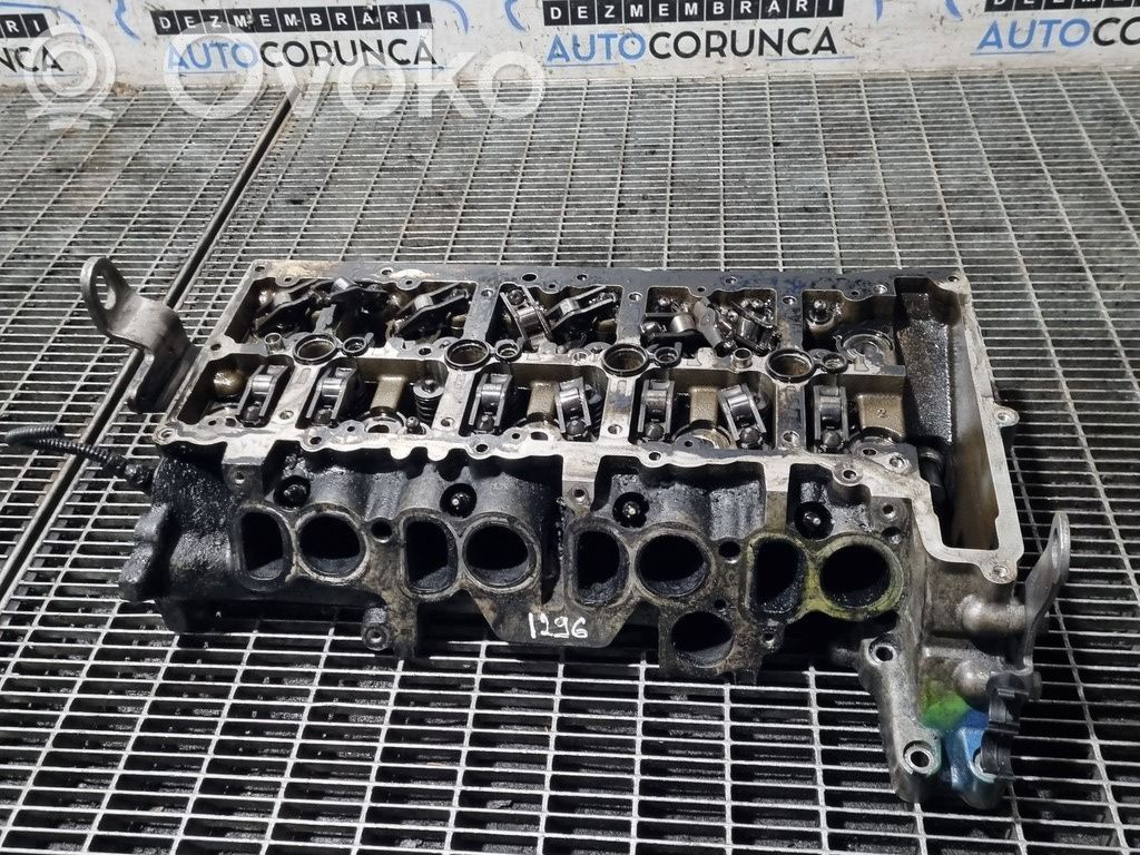 Engine head   778109304