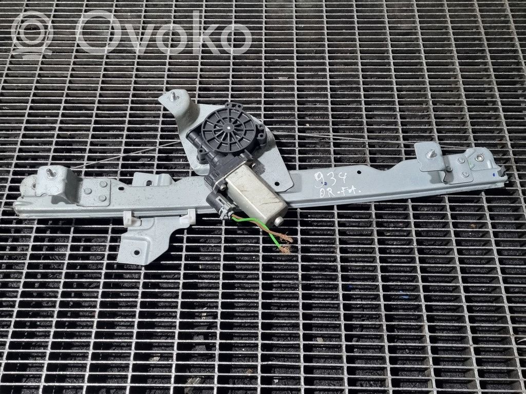 Dacia Duster Podnośnik szyby drzwi z silniczkiem 