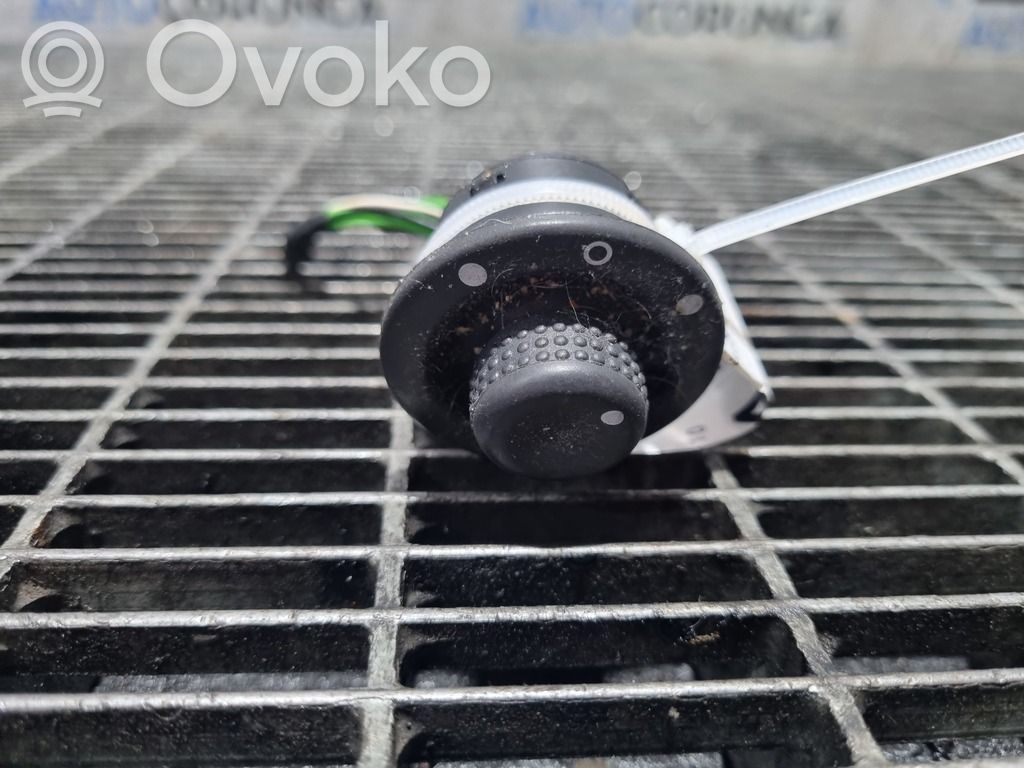 Wing mirror switch