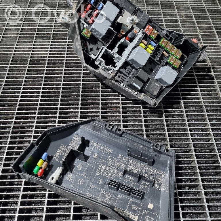 Fuse box set   J9C314A076AA