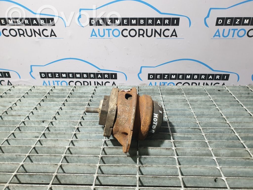 Land Rover Discovery 3 - LR3 Engine mounting bracket 