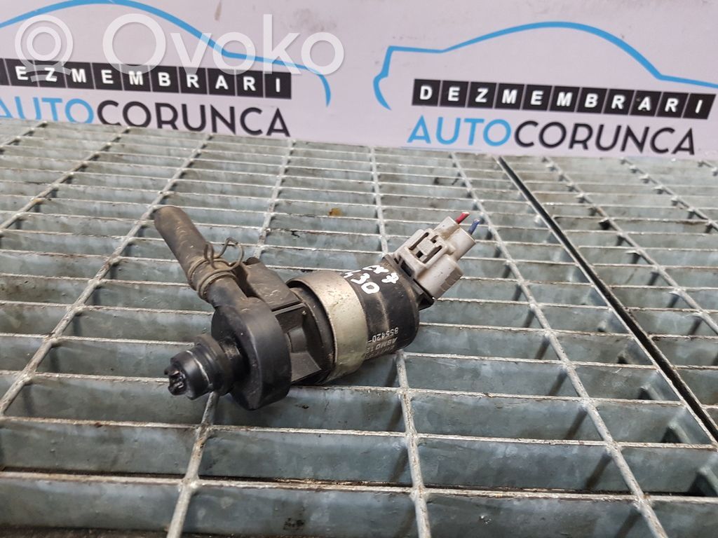 Mazda CX-7 Windscreen/windshield washer pump 