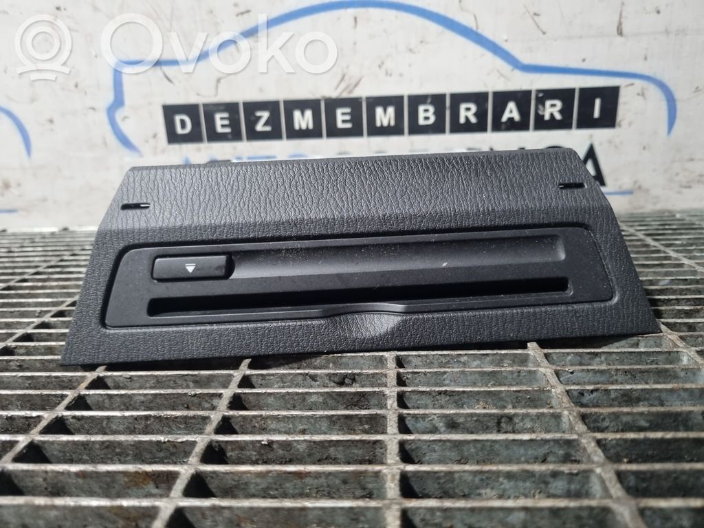 Navigation unit CD/DVD player   DB1L669G0