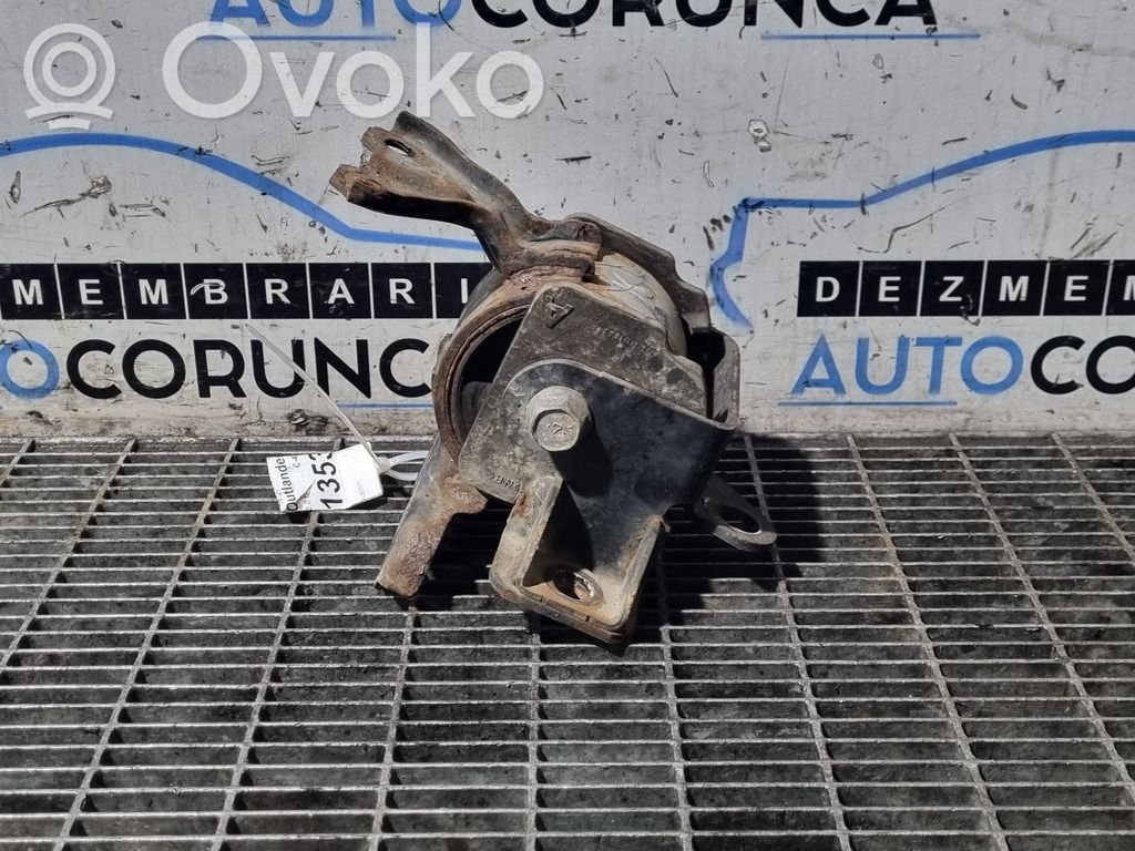 Engine mounting bracket   6L25