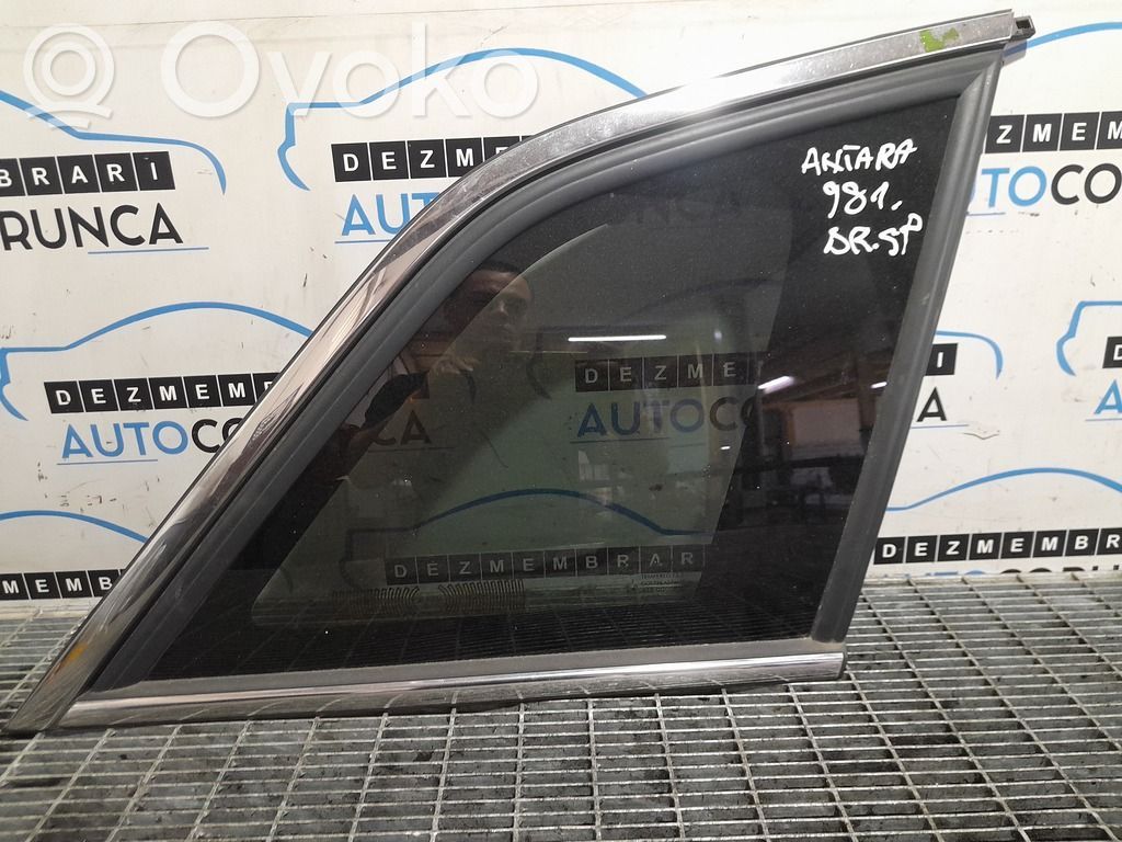Side middle window/glass