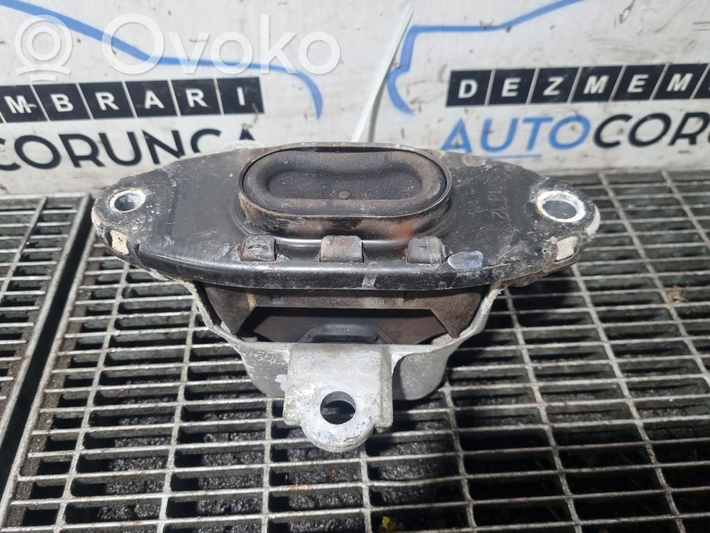 Opel Mokka Engine mounting bracket 