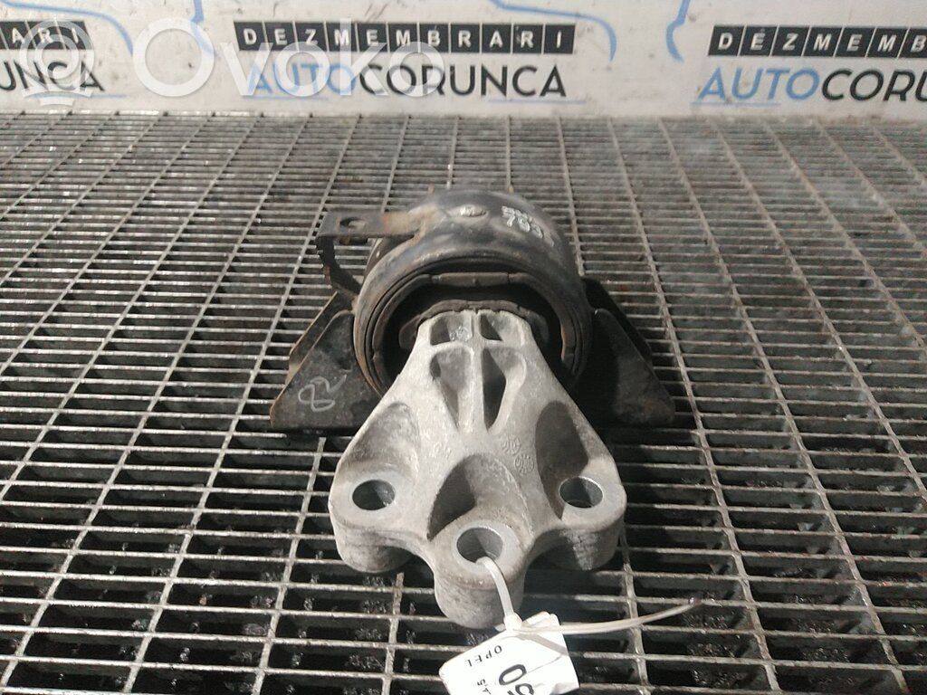 Opel Mokka Engine mounting bracket 
