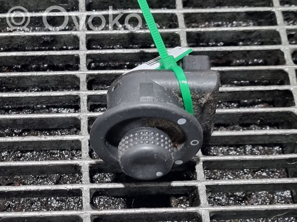Opel Vivaro Wing mirror switch 