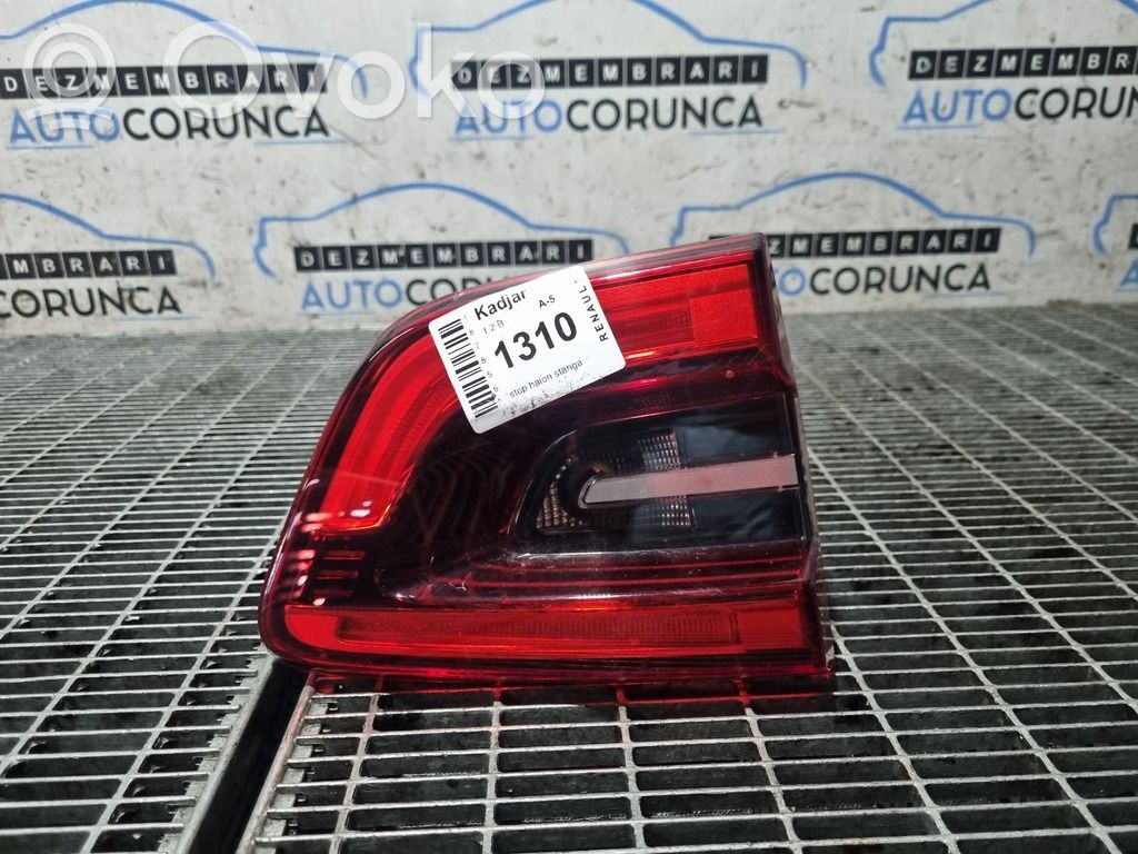 Tailgate rear/tail lights