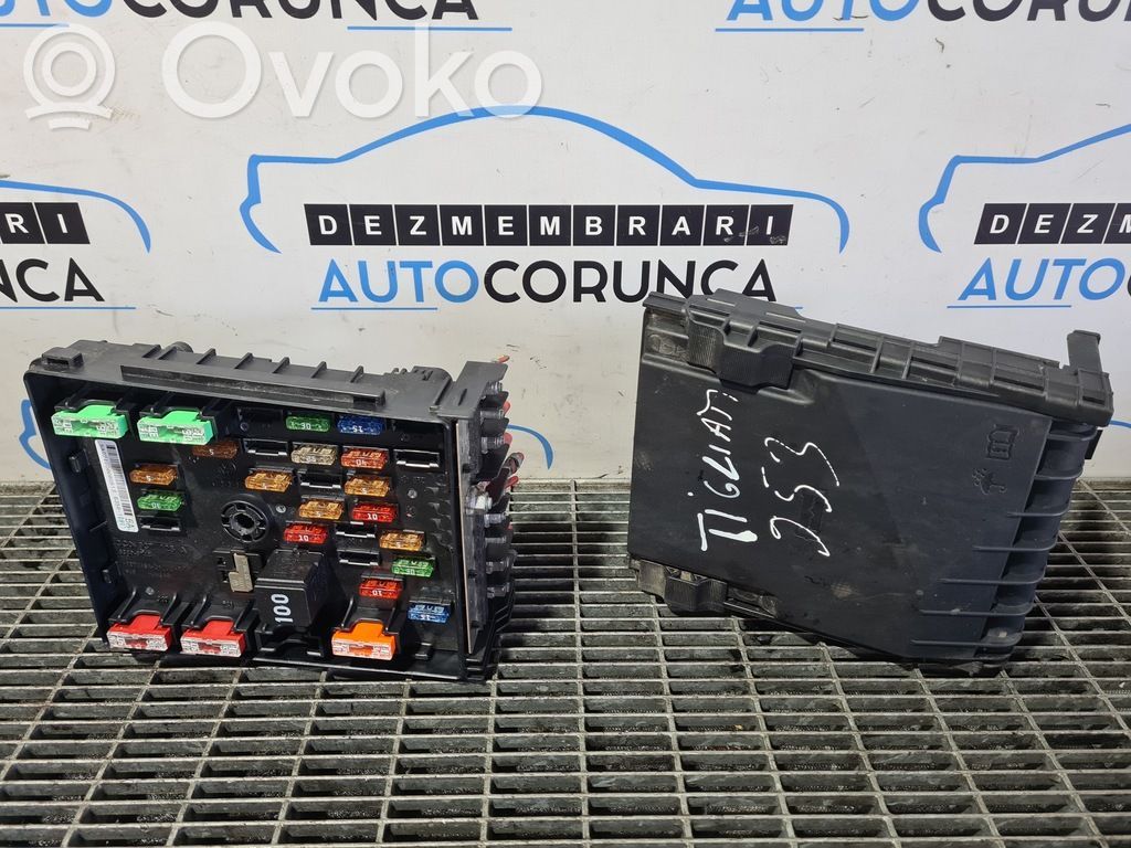 Volkswagen Tiguan Juego de caja de fusibles 