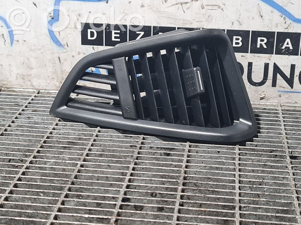 Ford Ecosport Air vent grill in roof 