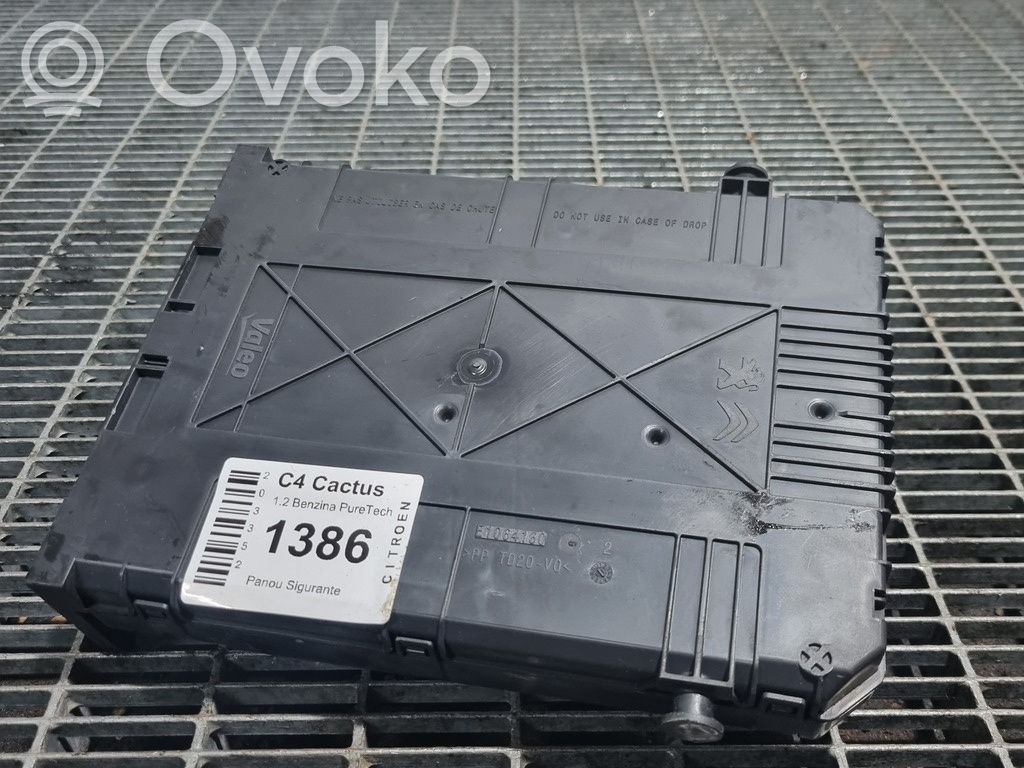 Fuse box set   E1064160