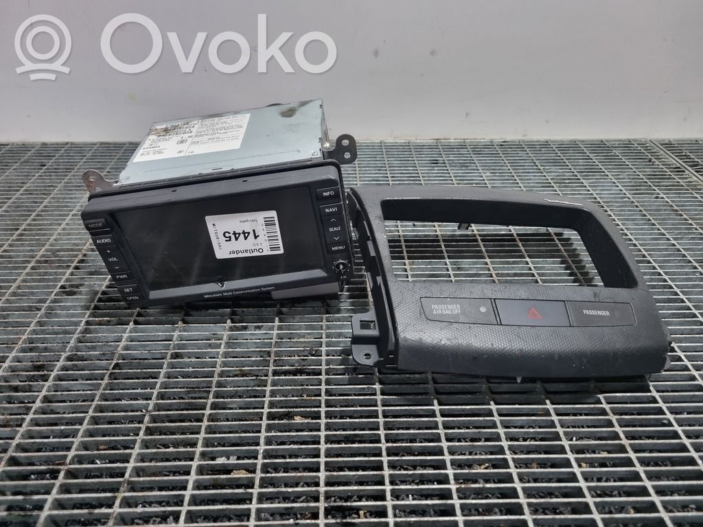 Panel / Radioodtwarzacz CD/DVD/GPS   8750A143,86020609S