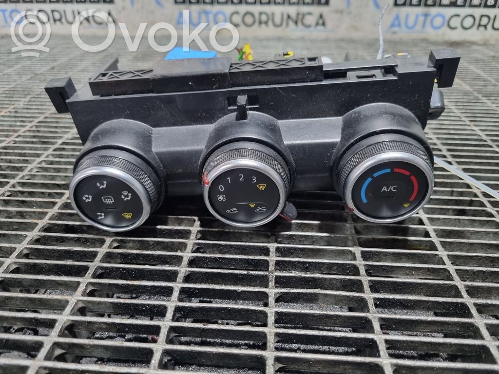 Dacia Duster II Climate control unit 