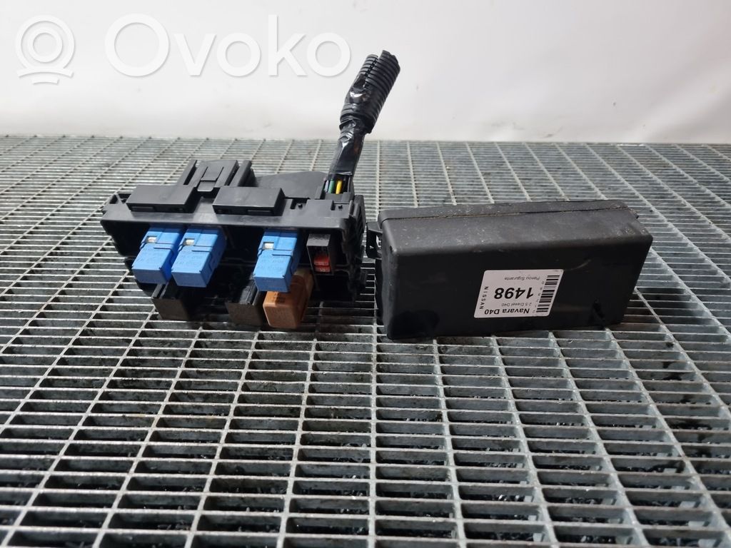 Nissan Navara D40 Skrzynka bezpieczników / Komplet 