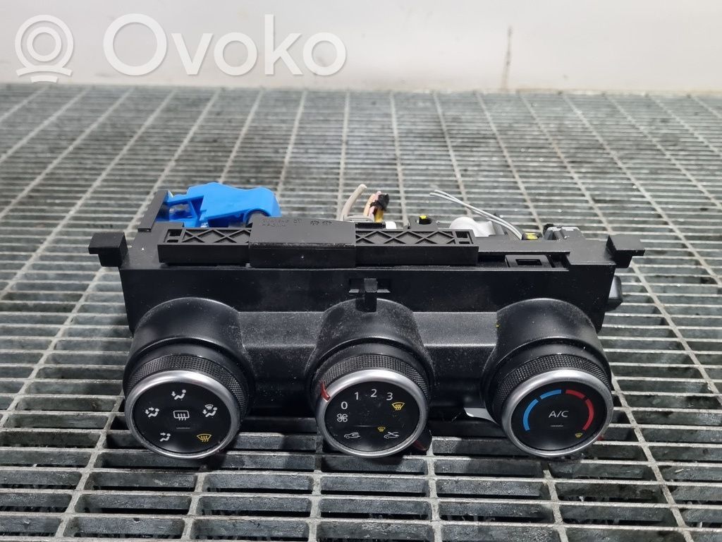 Dacia Duster II Climate control unit 