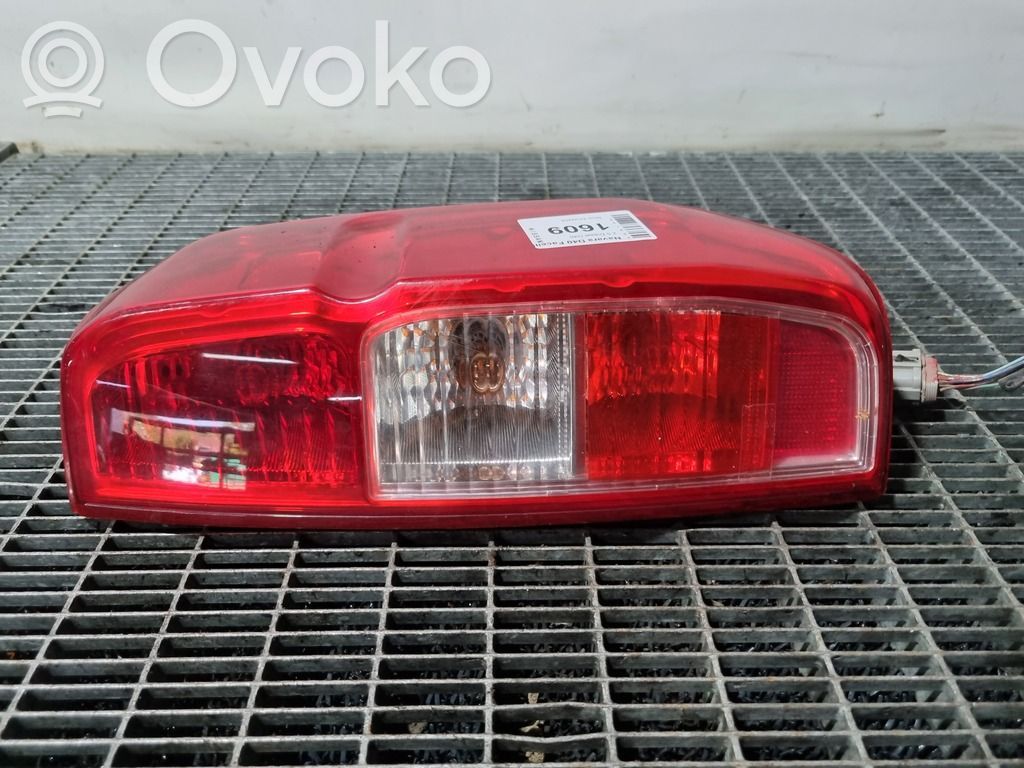 Nissan Navara D40 Feux arrière / postérieurs 