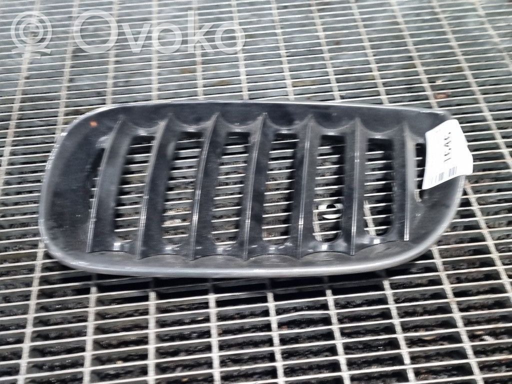 BMW X3 E83 Priekšējais režģis