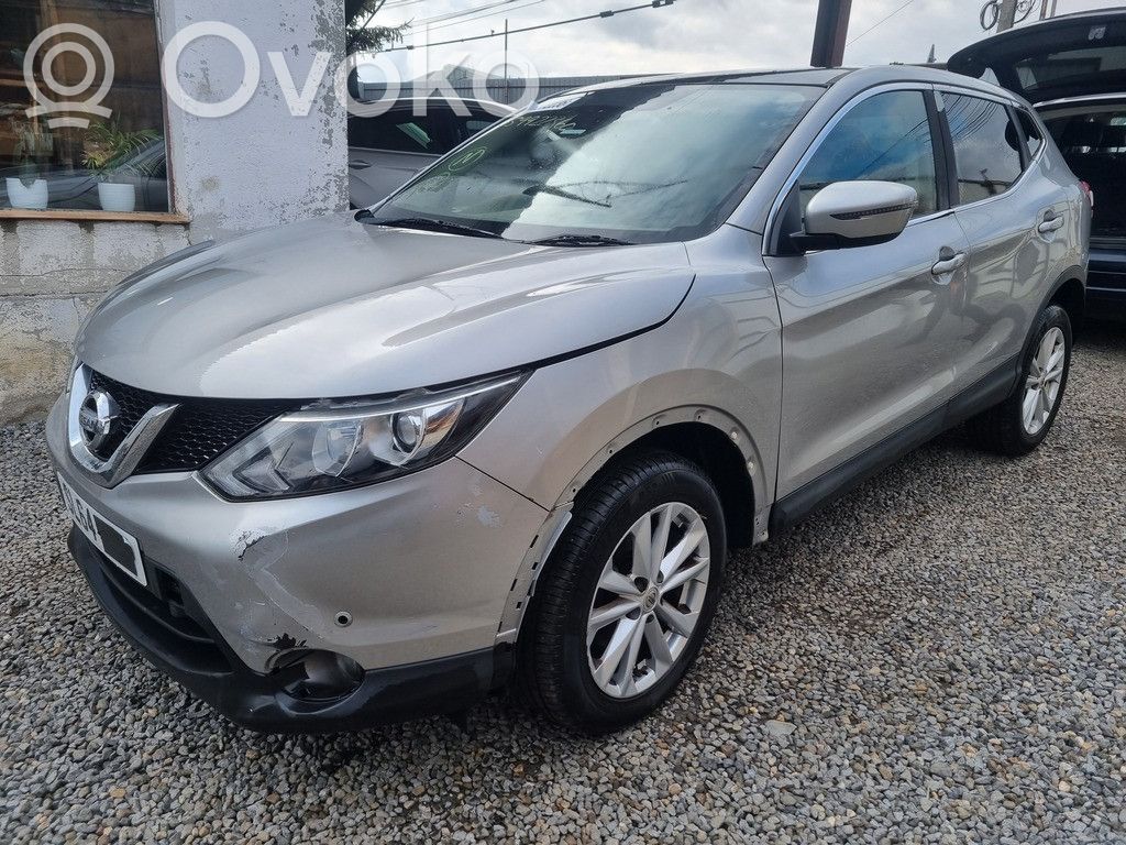 Nissan Qashqai priekšējo durvju stikls (četrdurvju mašīnai)