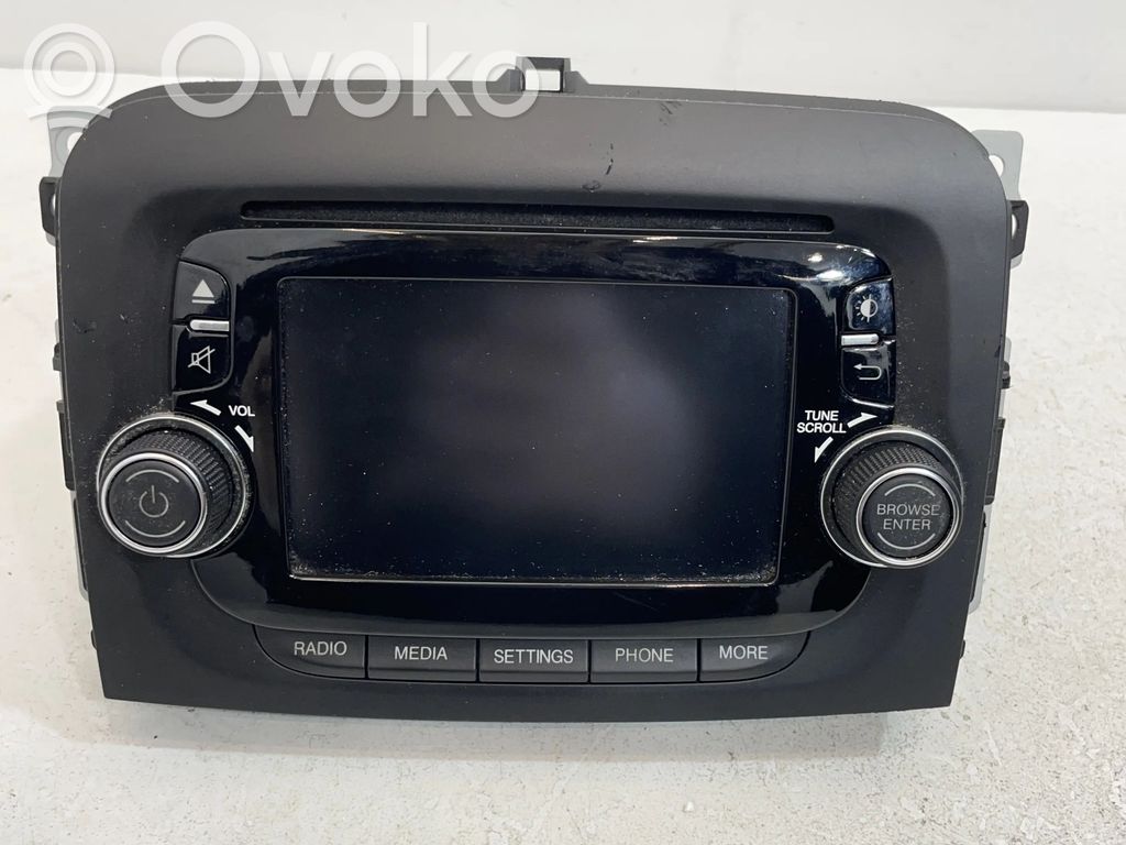 Fiat 500L Panel / Radioodtwarzacz CD/DVD/GPS 