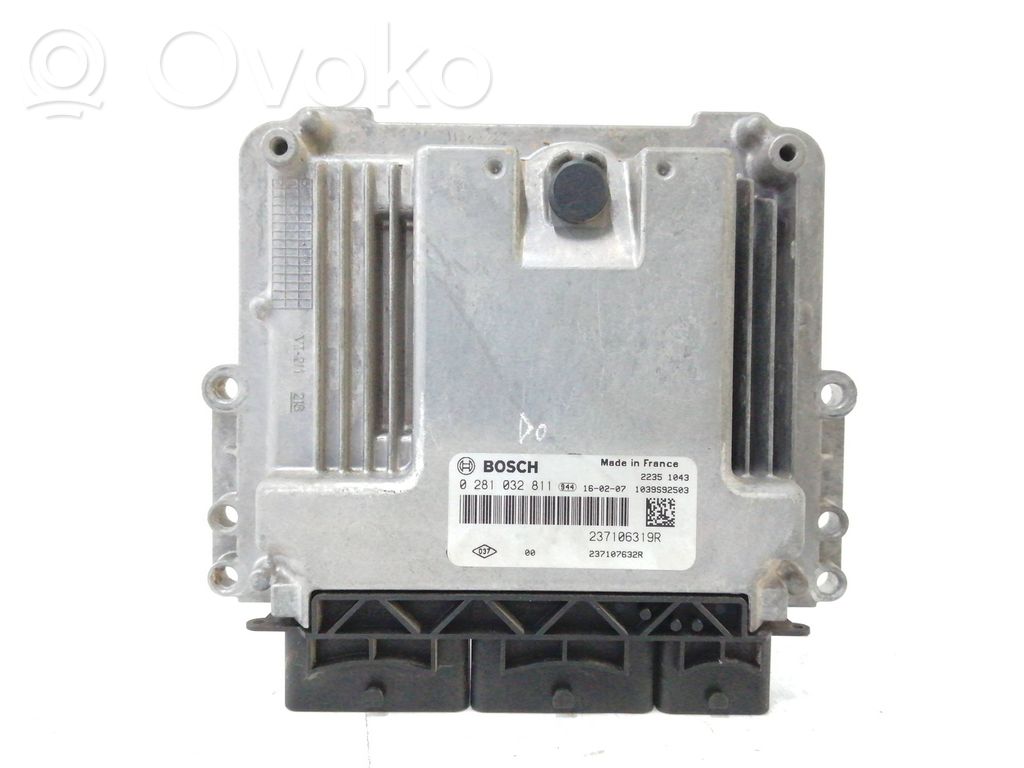Unidad de control/módulo del motor   237106319R,0281032811