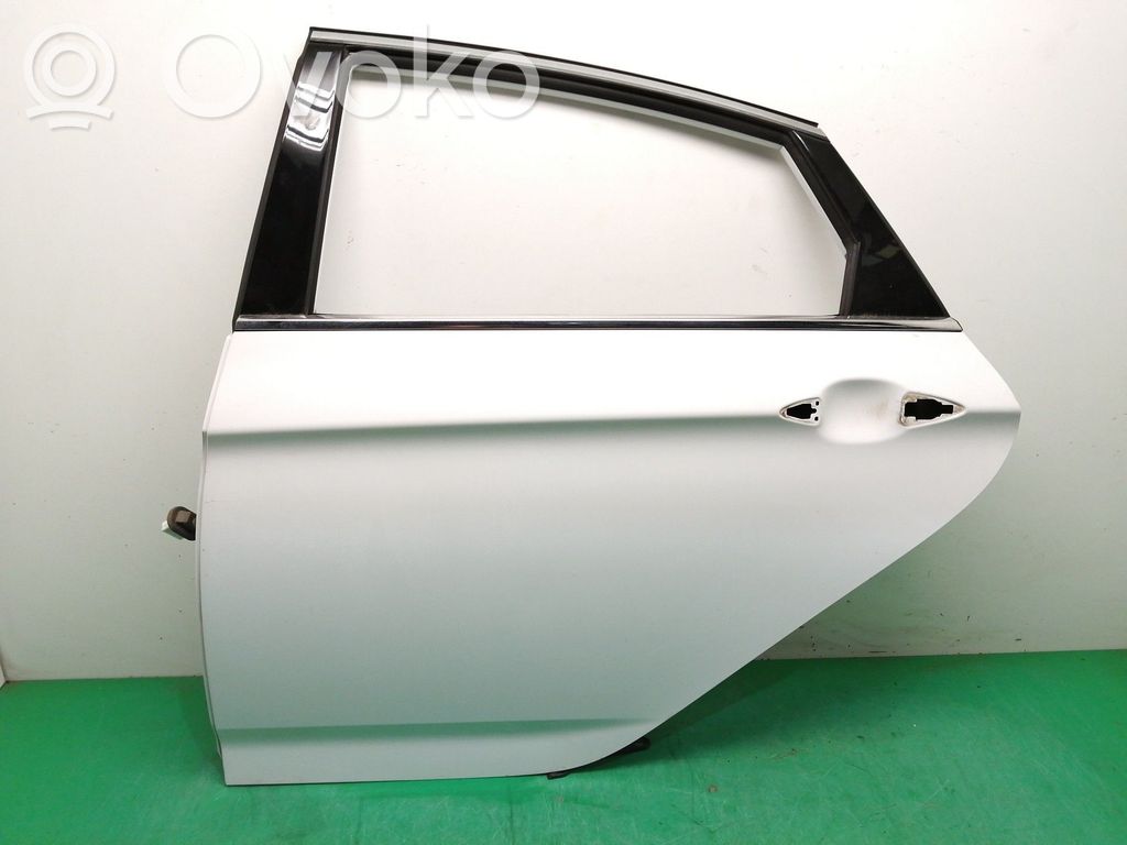 Puerta trasera   770033Z300
