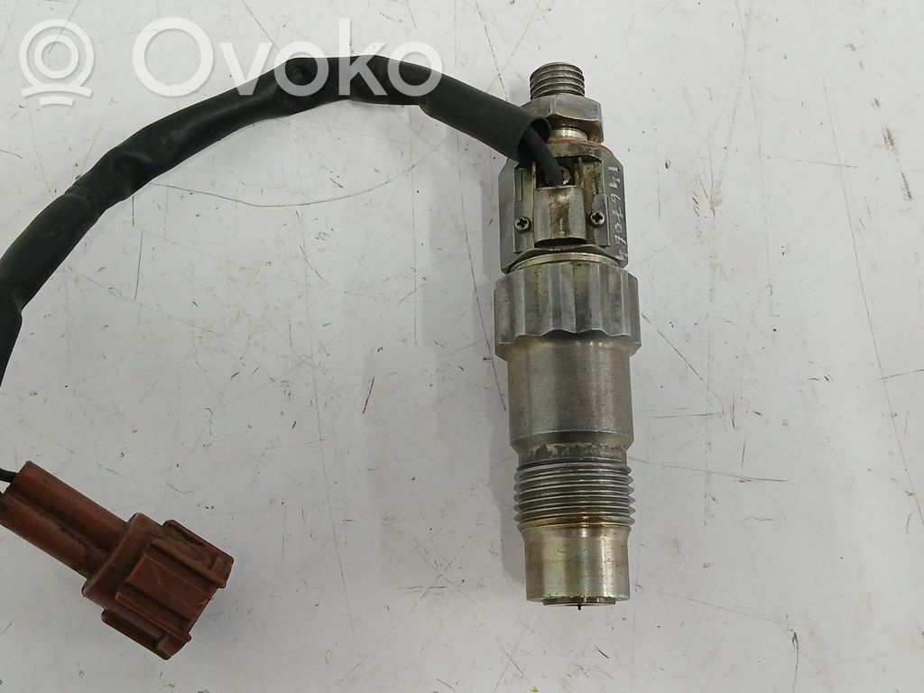 Inyector de combustible   166005C900,A1032