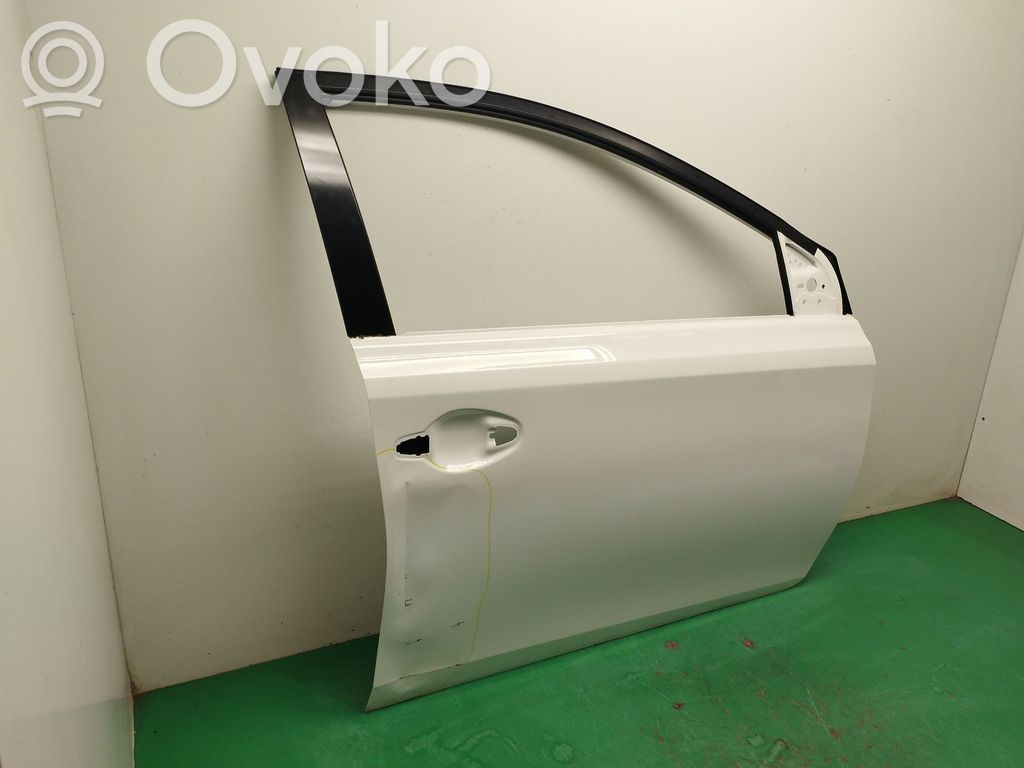 Toyota Auris E180 Puerta delantera 