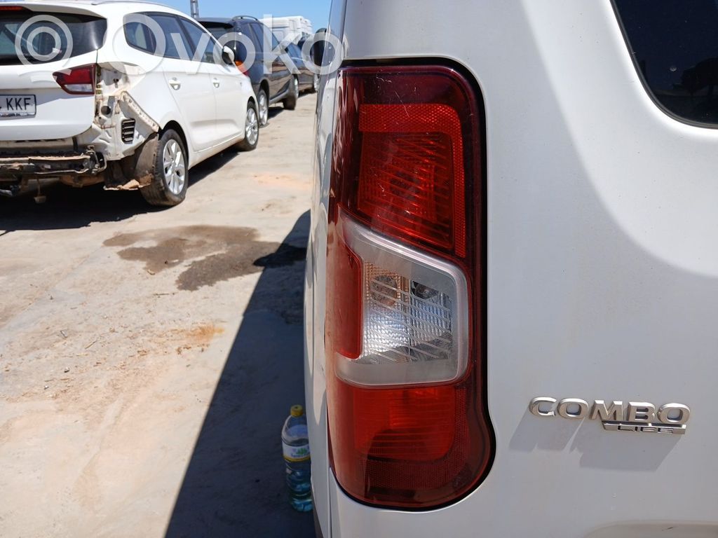 Opel Combo E Feux arrière / postérieurs