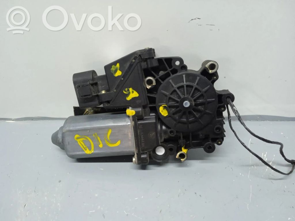 Audi A8 S8 D2 4D Silnik szyby / okna karoseryjnego 