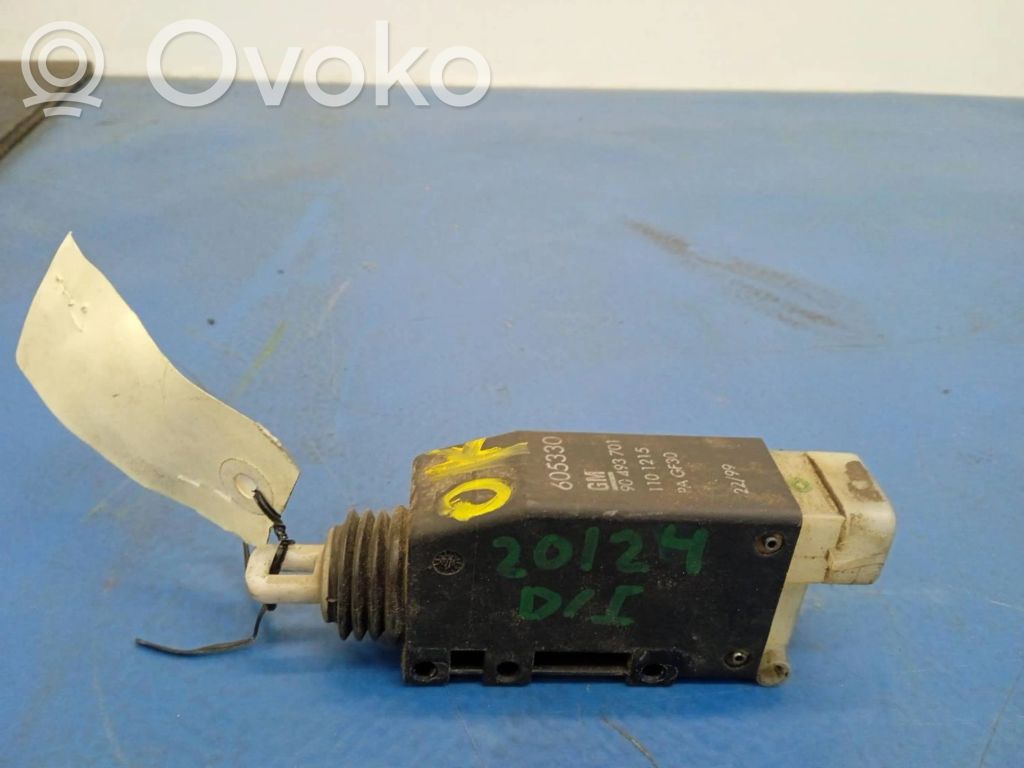 Opel Corsa B Silniczek dociągania drzwi przednich 