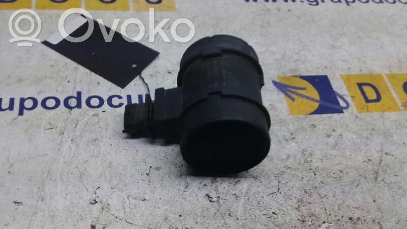 Opel Corsa D Przepływomierz masowy powietrza MAF 