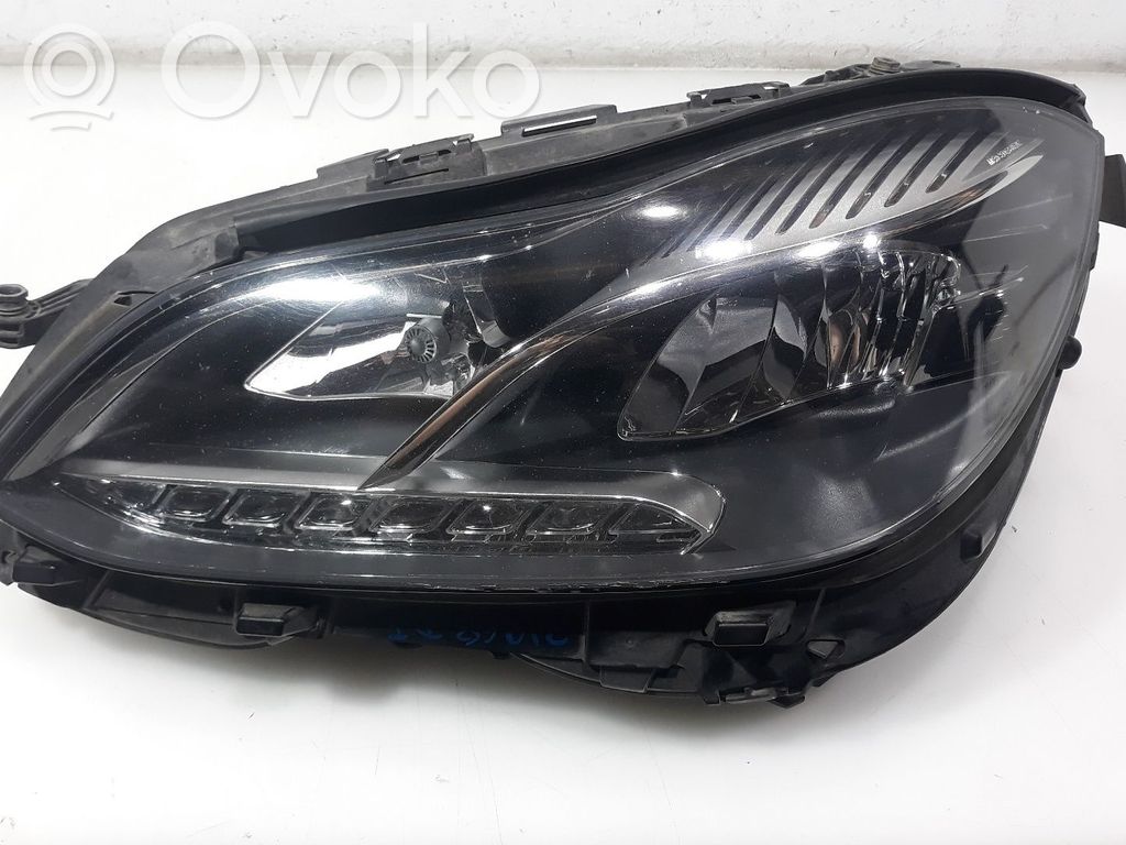 Mercedes-Benz E A207 Lampa przednia 