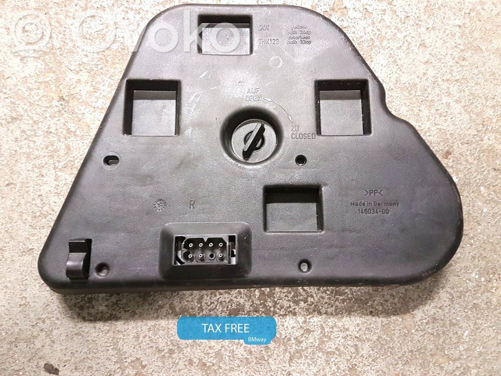 BMW 5 E39 Tail light bulb cover holder 