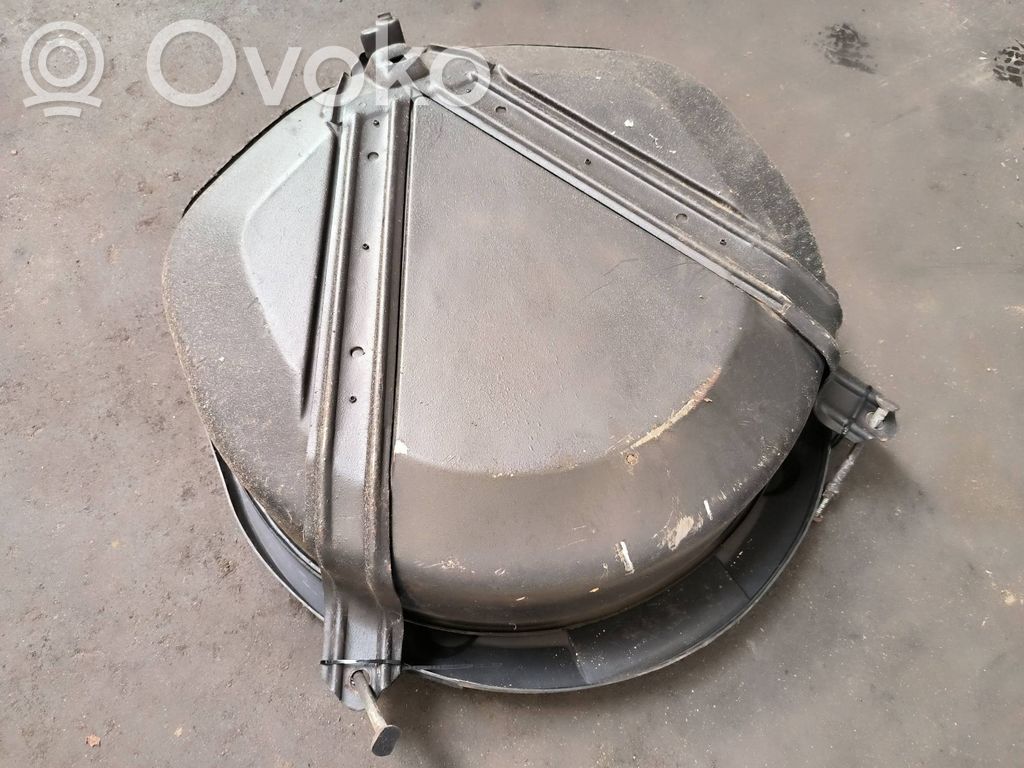 Trunk/boot lower side trim panel