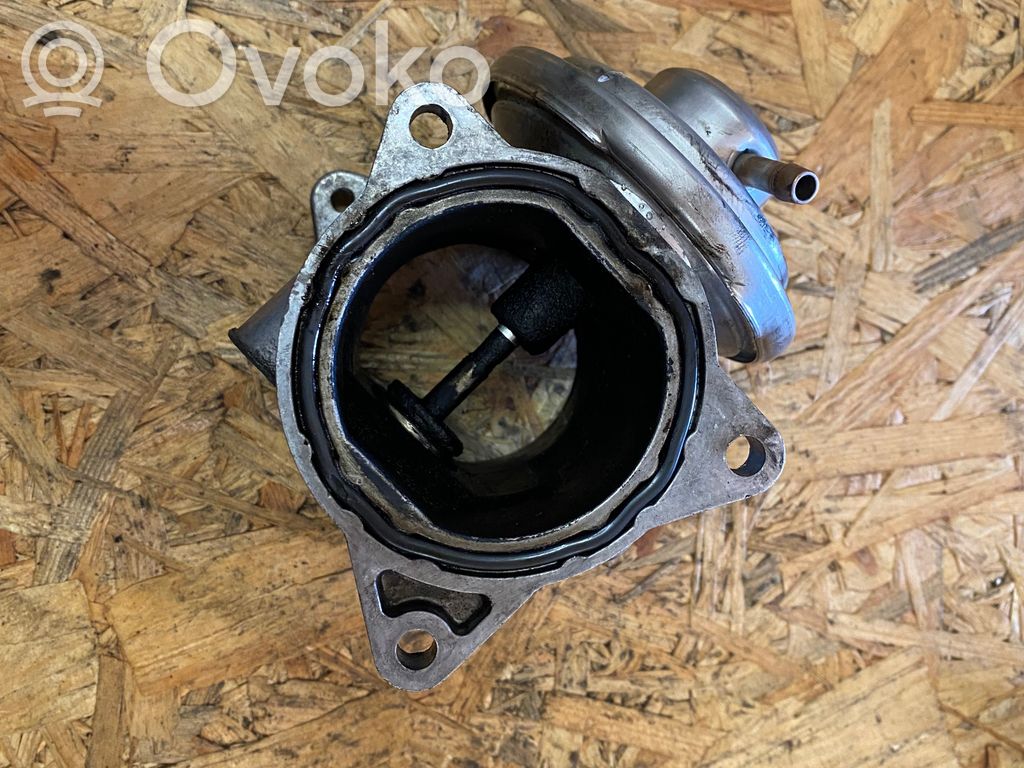 Volkswagen PASSAT B6 Válvula EGR 