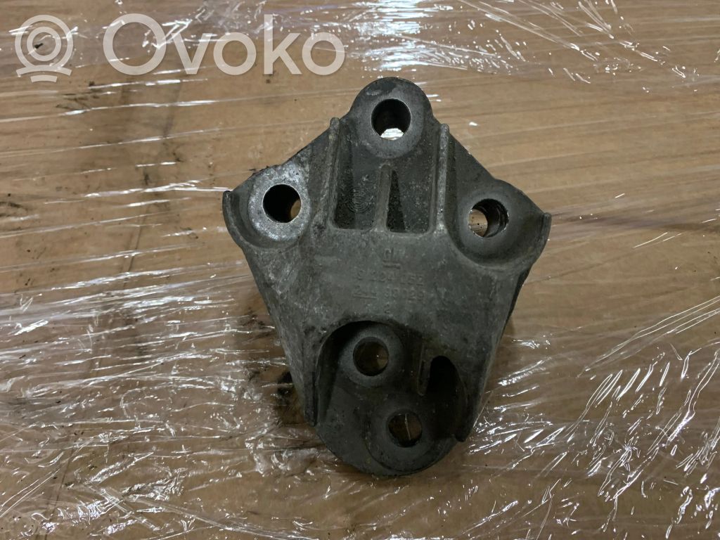Opel Vectra B Engine mounting bracket 