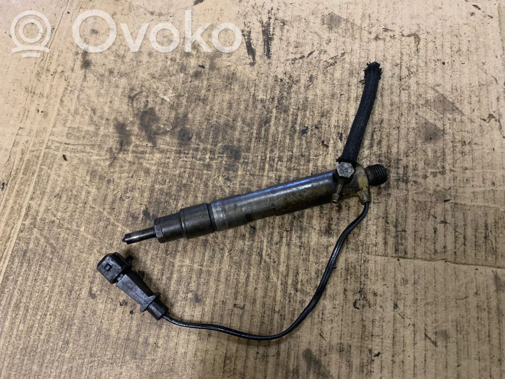 Volkswagen PASSAT B5 Inyector de combustible 