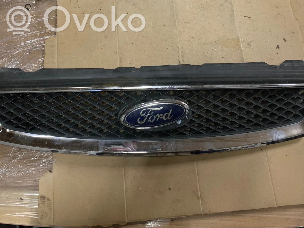 Ford Focus Etupuskurin ylempi jäähdytinsäleikkö 