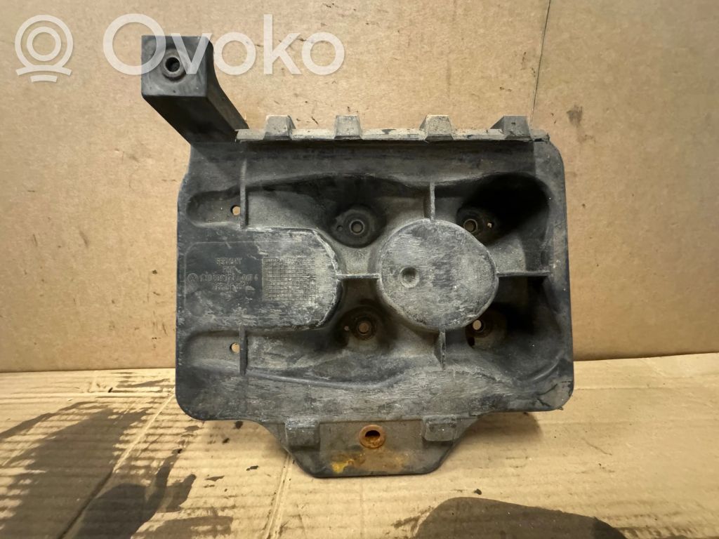 Audi A3 S3 8L Akkulaatikon alusta 