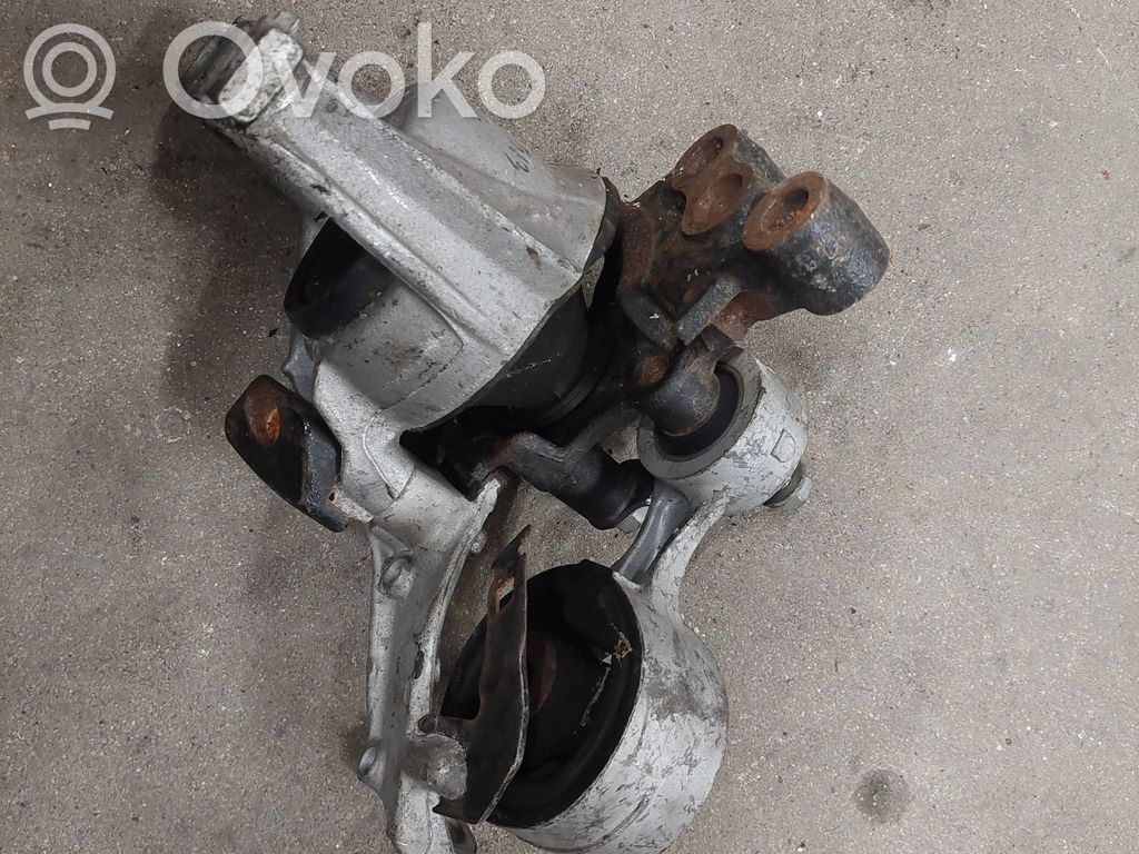 Honda Civic IX Engine mount bracket 