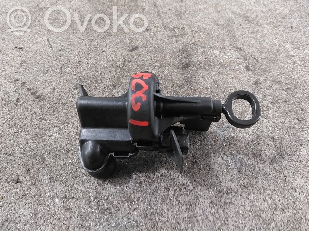 Bagažinės spyna   B000843380