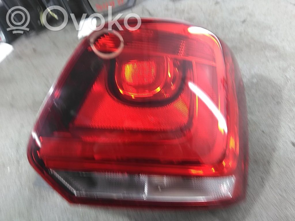 Lámpara de faros/luces traseros   6R0945096AH