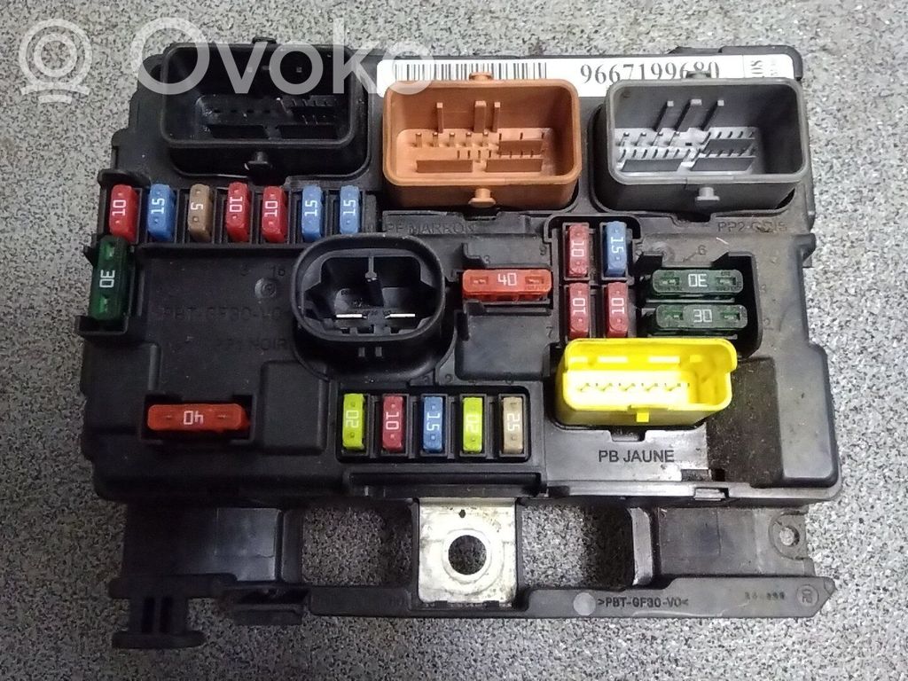 Peugeot 207 Battery relay fuse 