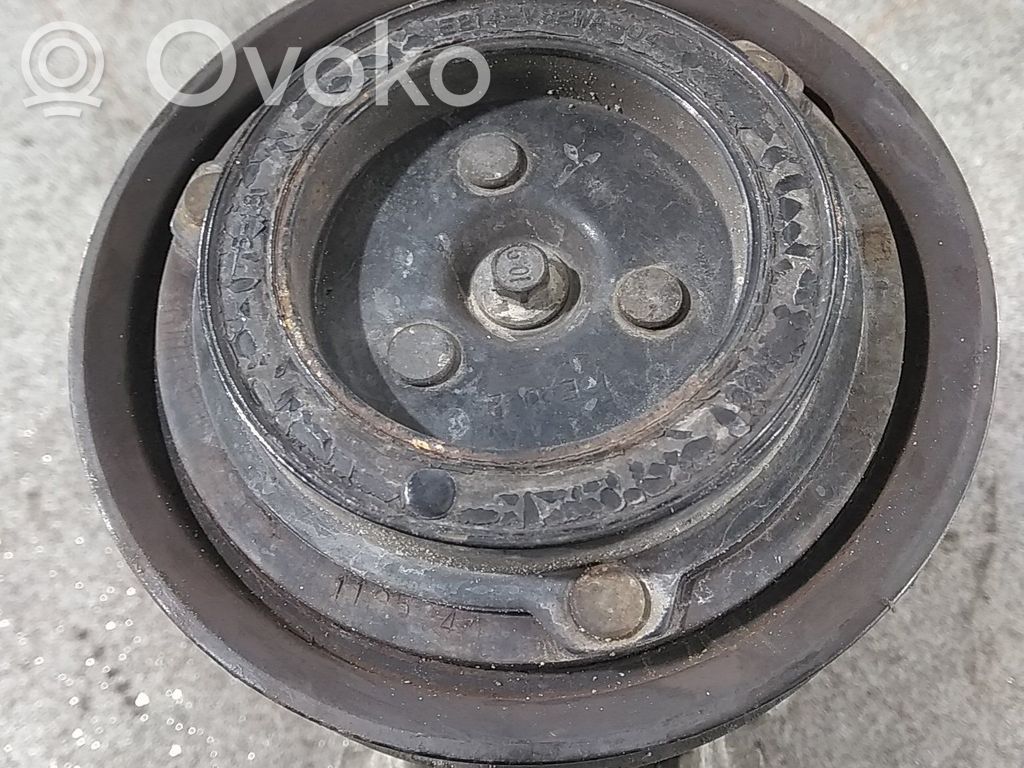 Ilmastointilaitteen kompressorin pumppu (A/C)   F500AN8AA03