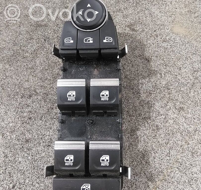 Renault Megane E-Tech Electric window control switch 